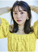 黒髪フルバングのイメチェン切りっぱミディアム