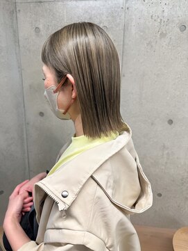 エウペ 渋谷(WEUPE) 斜めバング/グレージュカラー/デザインカラー/シルキーベージュ