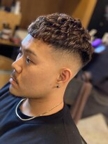 フランクスバーバー アンド ビアークラブ(FRANK'S BARBER and BEER CLUB)&nbsp;フェードカット