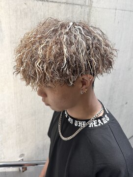 フレイム(FLAME) 【FLAME 天文館】ツイストパーマ×ホワイトメッシュカラー