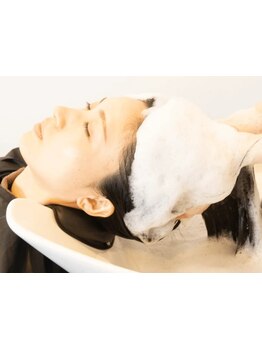 【骨格補正スパで顔の歪みが整う♪】変化に驚く方続出！美容室でできる「ヘッドスパで骨格補正」