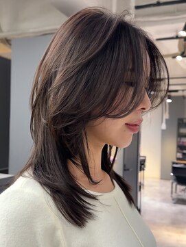 ジアン テラス(GIEN TERRASSE) ミディアムレイヤーダークグレージュハッシュカット/岸本 理希