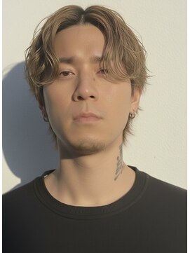 メンズセンターパートパーマスタイル