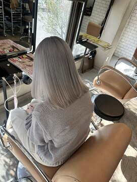 リリ(Riri) ホワイトブロンド