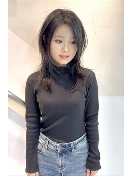 アナ ラーナ(Anna Lanna) ミディアムレイヤー ハッシュレイヤー ミディアムウルフ