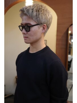 エディ(Edy) メンズスパイキーショートケアパーマホワイトシルバー眉毛カット