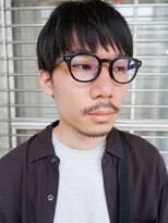 オーオ シカシカ(OOO YY) 眼鏡にも合う軽すぎない質感のマッシュショート