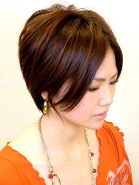 トランプ(Trump) ◆セクションカラーで立体感を出した前下がりボブ◆