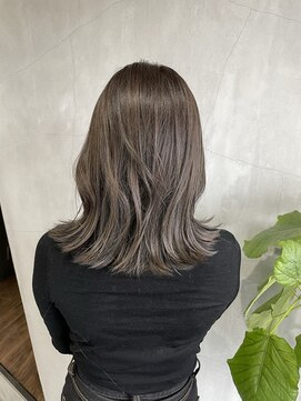 ティティ(TiTi) おしゃれグレージュ×ミディアムヘア[TiTi_栗林れい]