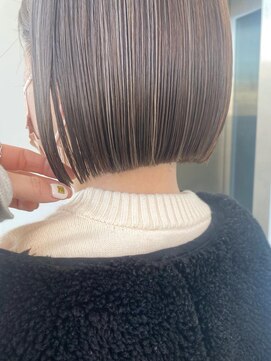 ロンド 表参道店(Lond) ラインを残したストレートボブ