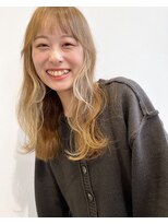 イル(ill)&nbsp;イヤリングカラー　ベージュカラー　ハイトーンカラー