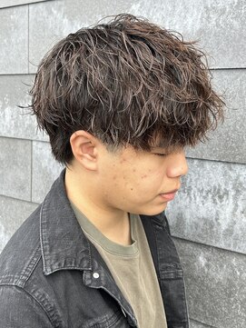 ヒュイル バイ ニアウ(Hwyl by Niau) メンズマッシュパーマ波巻スパイラルパーマニュアンスパーマ眉毛