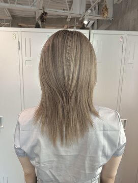 サンエンヘアー(lll_en hair) ミルクティーベージュ