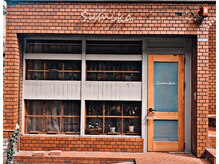 スミカ(sumika)の雰囲気(赤レンガの1Fがsumikaです♪)