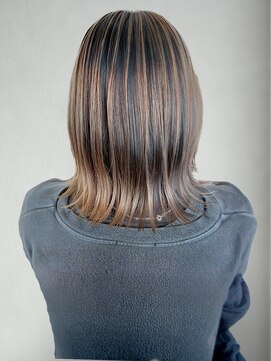 ヘアーメイク グロー(hair make grow) グレージュカラー 外ハネボブ ブリーチ ハイライトカラー 20代