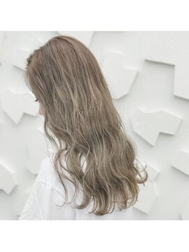 ウシワカマルイースト(ushiwakamaru East) プラチナブロンド