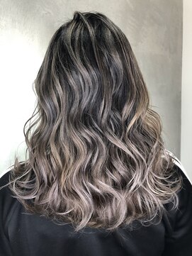 テテ(TETE) バレイヤージュグレー 長堀橋×美容室