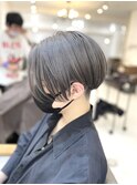 ハンサムショート　ツーブロック　シルバーカラー