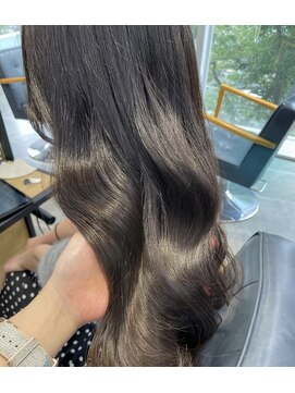 ネウィ 梅田(newi) オリーブグレージュ