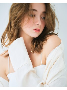 リトルキタサコバイヴィーヴル(little kitasako by BIVRE) ウェーブミディアムヌーディーベージュ