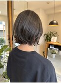 オリーブカラーのボブ巻スタイル