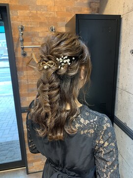 トレスト(TREST) 編み下ろしハーフアップアレンジ