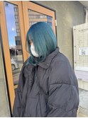 エメラルドブルー