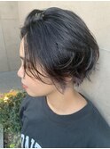 イヤリングカラーが可愛いハンサムショート