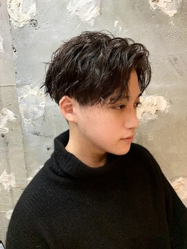 アカ(ACA) マッシュ　ツイスト　スパイラル　波巻　パーマ　センターパート