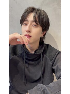 テトラ バイ ネオリーブ 横浜西口店(tetra by neolive) 横浜★センターパートのカルマパーマ