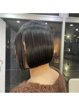 フィオーラ(Fiora) ゆるい前下がりボブ☆