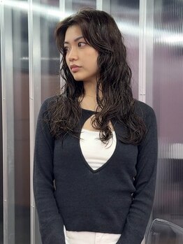 キジ(KIJI)の写真/【ブリーチパーマ/酸性パーマ】低負担で幅広いデザインに。ゆるウェーブ~強めカールまで。