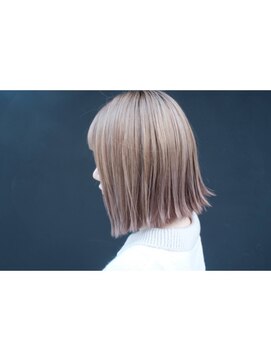 フュー(few) 切りっぱなしボブ