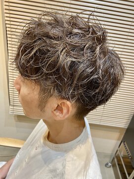 ソウスシア(SOURCE cia) ハイライトミルクティーベージュ×ツイストスパイラルパーマ