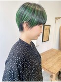ベリーショートスタイル　グリーンカラー　セクションカラー
