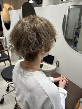 グラフ 立川(Graph.) シアベージュショートカットブリーチカラー