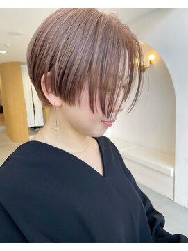 エマン(AIMANT) ハンサムショート　ミルクティカラー