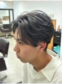 センターパートツイストスパイラルパーマ波巻きメンズカット