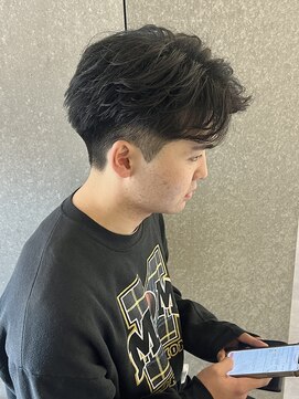 ニアウ 太田店(Niau) メンズナチュラルセンターパートフェザーショートフェザーパーマ