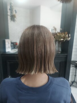 アクシー カット+透明感エドルカラー