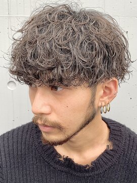大分メンズウルフセンターパート波巻きスパイラルパーマレイヤー