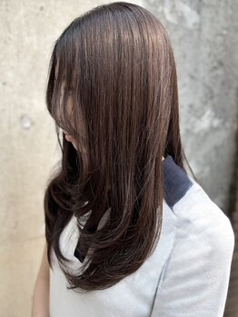 バルべス トーキョー(BARBES TOKYO)の写真/20代・30代から支持◎顔周りの似合わせカットと透明感カラーで抜け感のあるスタイルをご提案。