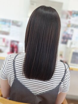 ビューティーサロンフレンド 美里店の写真/髪のうねりやねじれを補正し、ダメージケアで自然体で潤艶な髪を叶える場所◎
