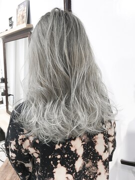 ヘアーアンドアトリエ マール(Hair&Atelier Marl) 【Marl】ケアブリーチ2回のホワイトカラー♪