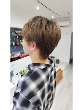 アオイ(Aoi) アッシュベージュで透明感のあるメンズに