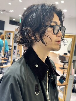 サーカス 町田(circus)の写真/パーマスタイルで、セットも楽にキマる！クセ毛や髪質を見極めてカットするから、スタイリングも簡単♪