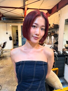 アデ オモテサンドウ(ade omotesando) ビビットなハイトーンカラーとワンレングスボブでカジュアルに