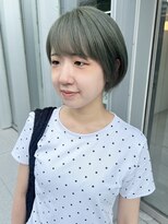 カケル(×.)&nbsp;耳かけショート/オリーブカラー/ハイトーンショート