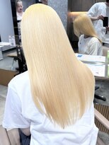 サンク 原宿 表参道(cinq) ハッシュカットミディアムレイヤーカットホワイトブロンドカラー