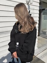 ヴォイスヘアーデザインウル(Voice hair design ulu)&nbsp;グレージュカラー、バタフライカット